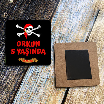 Korsan Kuru Kafa Temalı Ahşap Kare Magnet