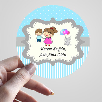 Abla Kardeş ve Balonlu Fil ile Mavi Fon Temalı Hoşgeldin Bebek Sticker