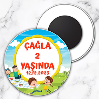 Aile ile Piknik Temalı Daire Plastik Doğum Günü Magnet