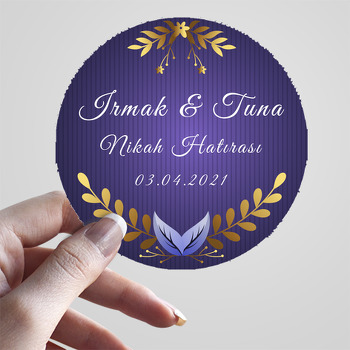 Altın Yapraklar ile Mor Fon Temalı Sticker