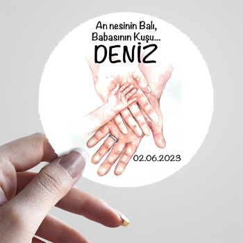 Anne Baba Eli İçerisinde Bebek Eli Temalı Sticker