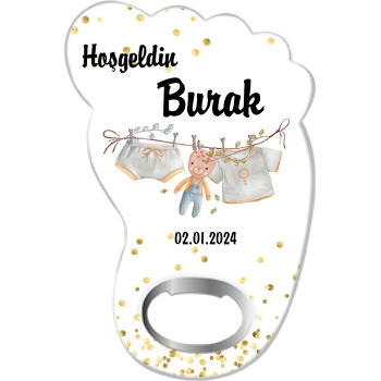 Askıda Bebek Kıyafetleri ile Gold Puantiyeler Temalı Ayak İzi Magnet Açacak