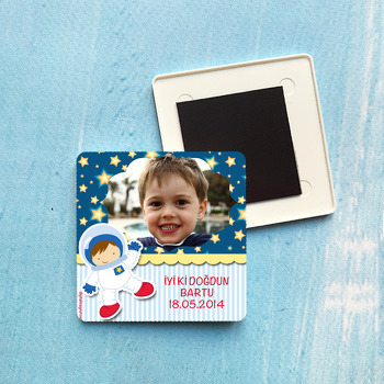 Astronot Çocuk Temalı Plastik Kare Magnet