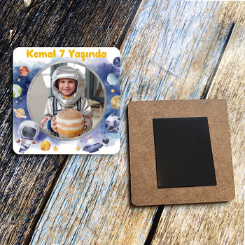 Astronot ile Soft Tonlarda Gezegenler Temalı Ahşap Magnet