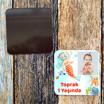 Denizkızı Turuncu Kuyruk Temalı Kare Magnet