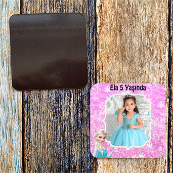 Elsa Pembe Fon Temalı Kare Doğum Günü Magnet