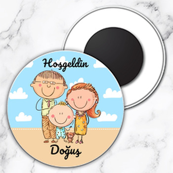 Erkek Çocuklu Aile ile Mavi Bulutlar Temalı Daire Plastik Magnet