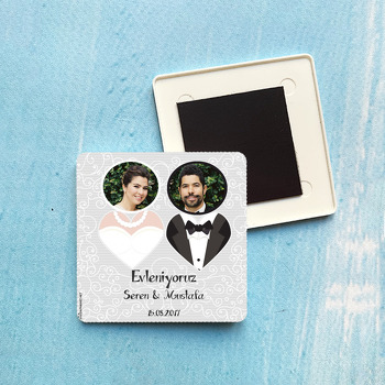 Gelin ve Damat Evleniyoruz Temalı Plastik Kare Magnet