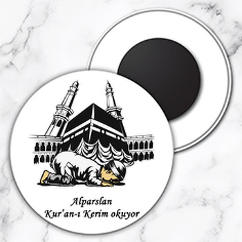 Kabede Namaz Kılan Çocuk Temalı Daire Plastik Magnet