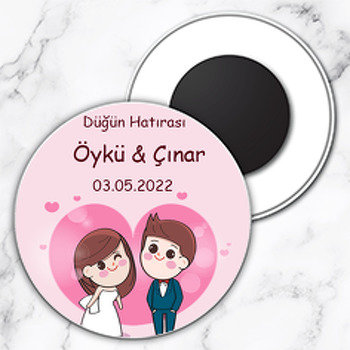 Kalp İçinde Anime Gelin Damat Temalı Daire Plastik Magnet