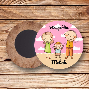 Kız Çocuklu Aile ile Pembe Bulutlar Temalı Daire Ahşap Magnet