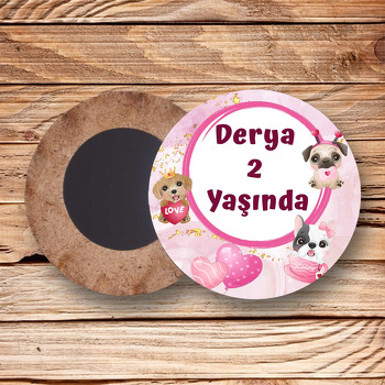 Köpekler ile Pembe Fon Temalı Ahşap Daire Magnet