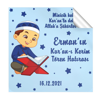 Kuran Okuyan Çocuk ile Lacivert Yıldızlar Temalı Kare Sticker