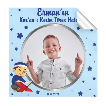 Kuran Okuyan Çocuk ile Lacivert Yıldızlar Temalı Kare Sticker