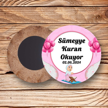 Kuran Okuyorum Pembe Temalı Ahşap Daire Magnet