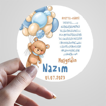 Mavi Balonla Uçan Sevimli Erkek Ayı Temalı Sticker