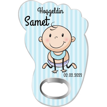 Mavi Önlüklü Bebek ile Çizgili Fon Temalı Ayak İzi Magnet Açacak