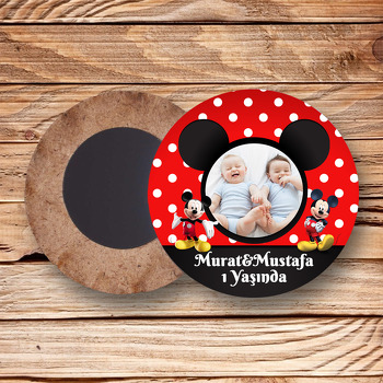 Mickey Mouse Kırmızı Fonda İkiz Temalı Resimli Daire Ahşap Magnet