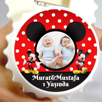 Mickey Mouse Kırmızı Fonda İkiz Temalı Resimli Kapak Şekilli Magnet Açacak