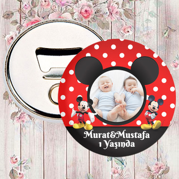 Mickey Mouse Kırmızı Fonda İkiz Temalı Resimli Magnet Açacak