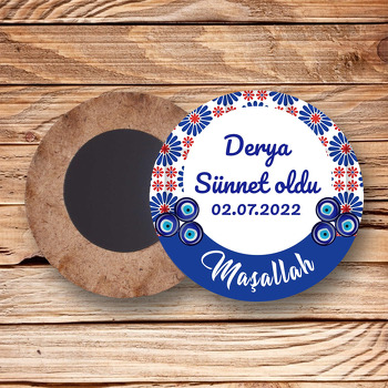 Nazar Boncuğu ve Kırmızı Beyaz Çiçekli Çini Desen ile Sünnet Temalı Daire Ahşap Magnet