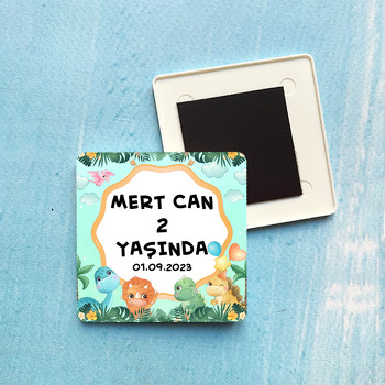 Neşeli Dinozorlar Temalı Plastik Kare Hediyelik Magnet