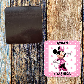 Pembe Beyaz Puantiye Fonda Minnie Mouse Temalı Kare Magnet