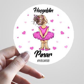 Pembe Elbiseli Balerin Kız ile Kalpler Temalı Sticker