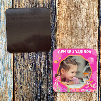 Pembe Su Altı ve Yüzücüler Temalı Doğum Günü Magnet