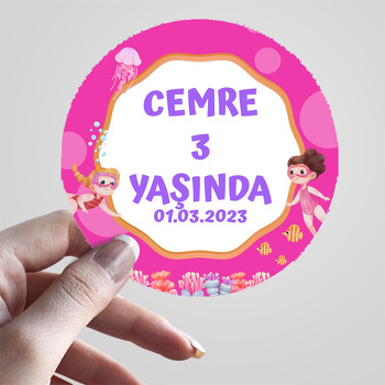 Pembe Su Altı ve Yüzücüler Temalı Sticker