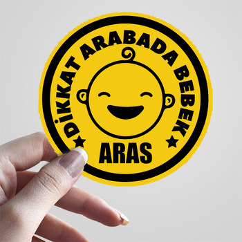 Sarı Fonda Erkek Bebek ile Dikkat Bebek Var Temalı Sticker