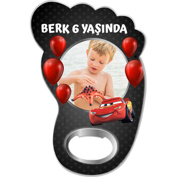 Şimşek Mcqueen ile Kırmızı Balon Siyah Fon Temalı Ayak İzi Magnet Açacak