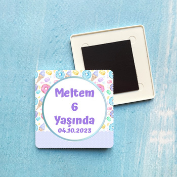 Soft Renklerle Donut Macaron ile Dondurma Temalı Plastik Kare Hediyelik Magnet