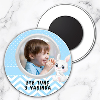 Tavşan ile Mavi Puantiye Fon Temalı Resimli Daire Plastik Magnet