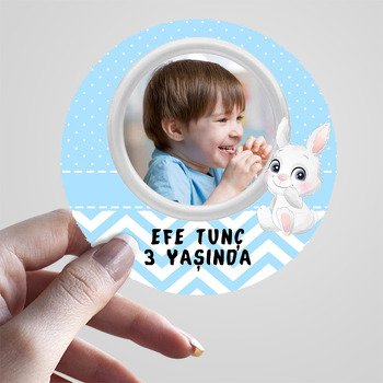 Tavşan ile Mavi Puantiye Fon Temalı Resimli Sticker