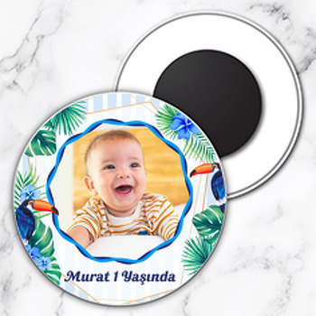 Tukan Kuşu ile Mavi Çiçekler Temalı Resimli Daire Plastik Magnet