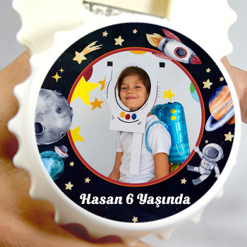 Uzayda Astronot ile Yıldızlar Temalı Kapak Şekilli Magnet Açacak