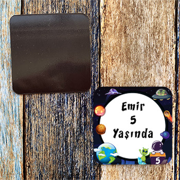 Uzayda Uzaylı ve Astronot Temalı Kare Magnet